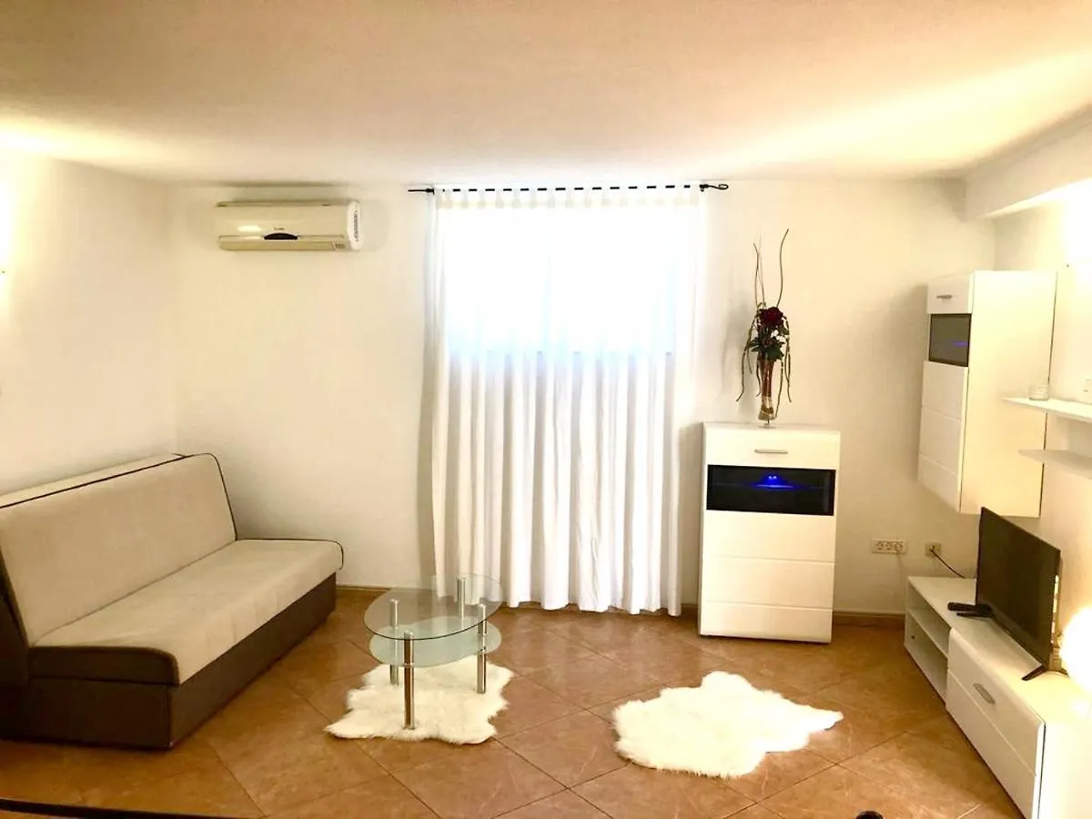 Charming Apartment In Novigrad, 45 Sqm, With Terrace Novigrad Istria 0*,  Hırvatistan